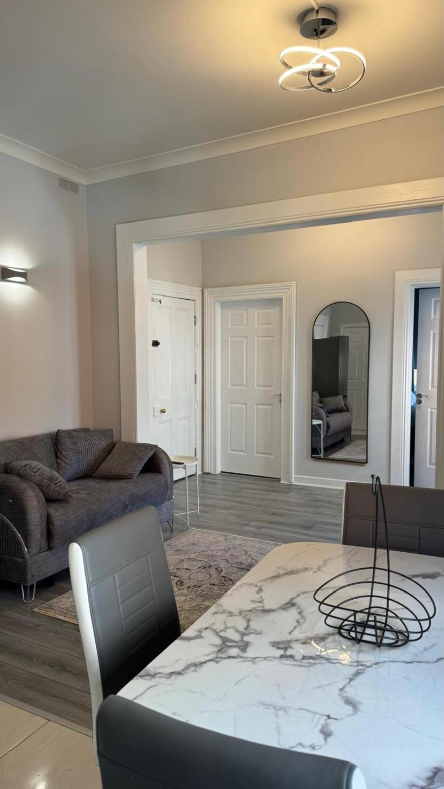 Modern 2-Bedroom Apartment-Dublin City ภายนอก รูปภาพ